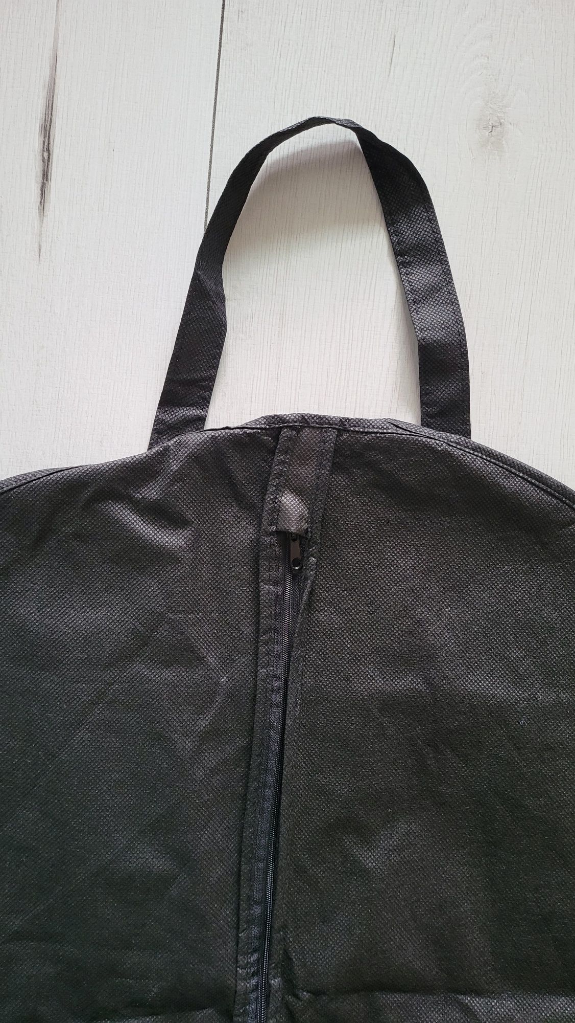 Pokrowiec na ubrania garnitur koszule sukienki Calvin Klein jak nowy