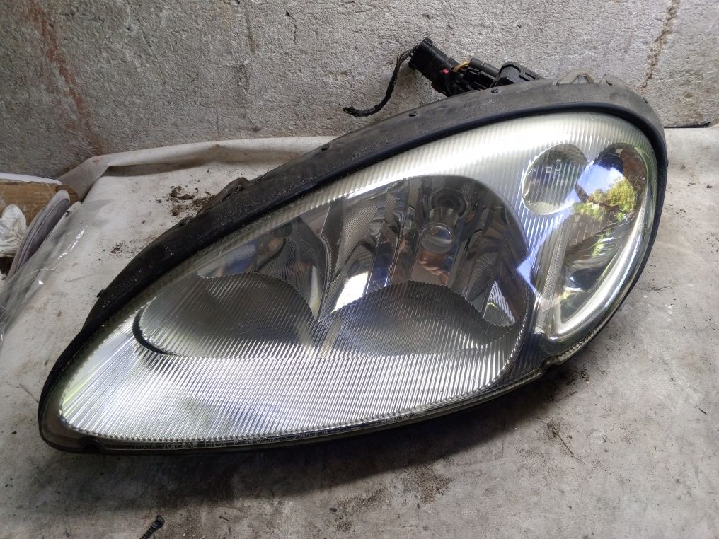 Chrysler PT Cruiser lampa przednia lewa Hella