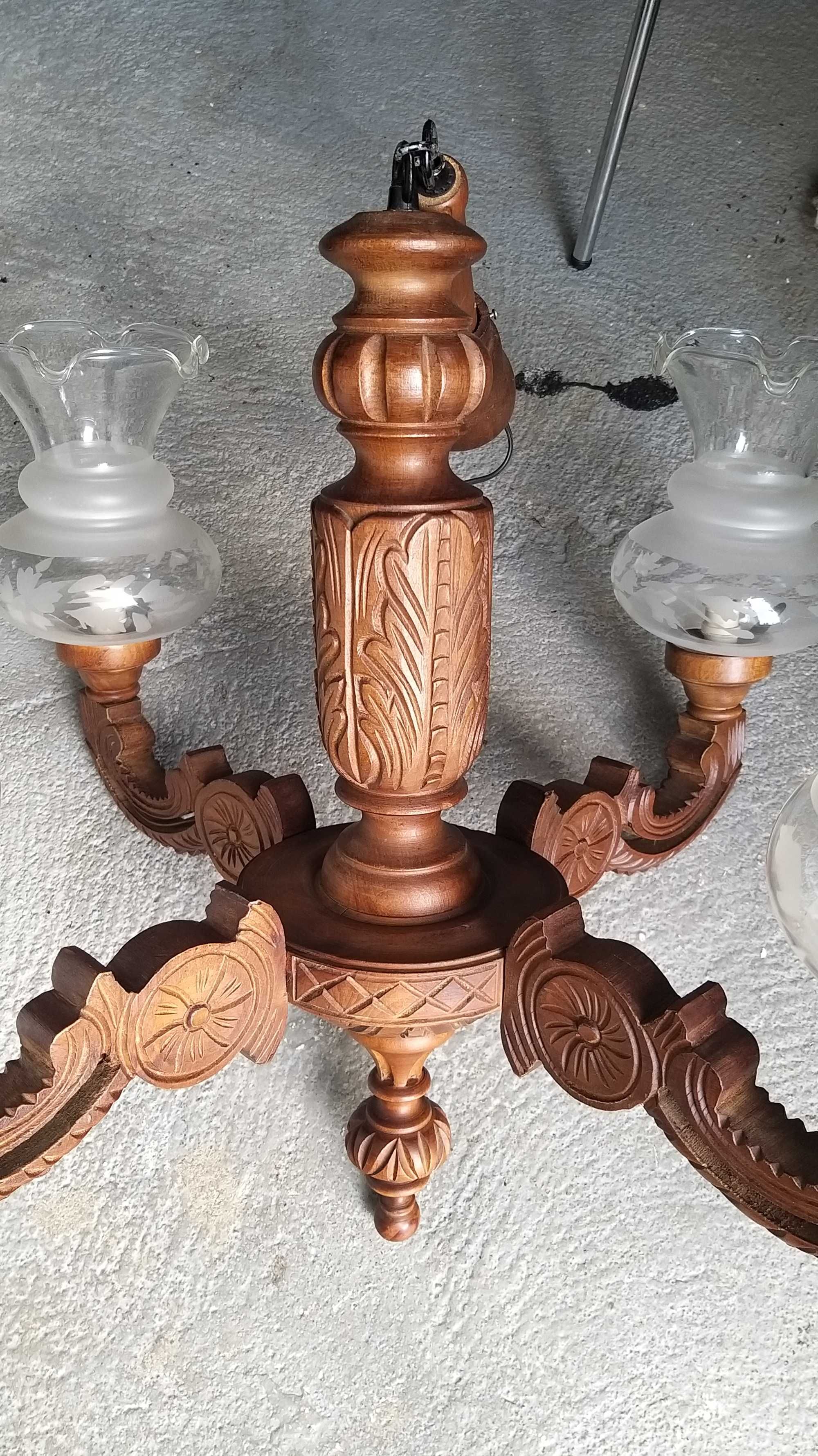 candeeiro de teto em madeira