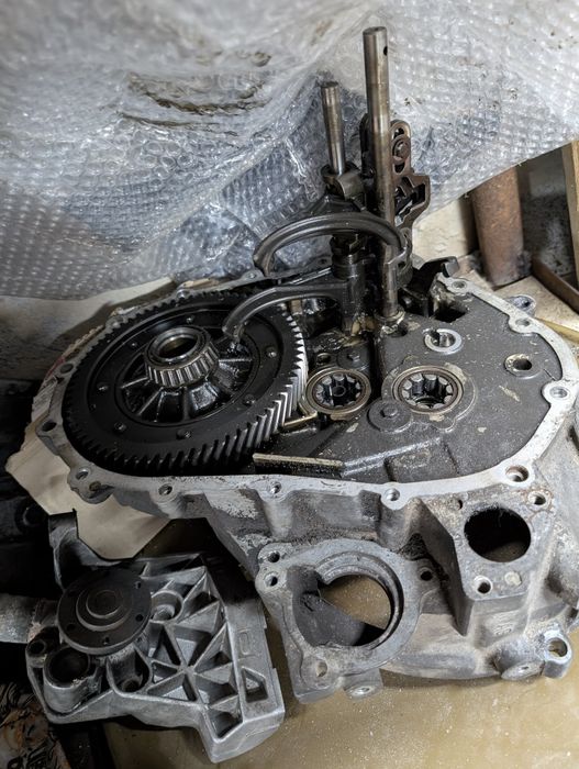 Коробка fabia 1 002 301 107 на запчасти