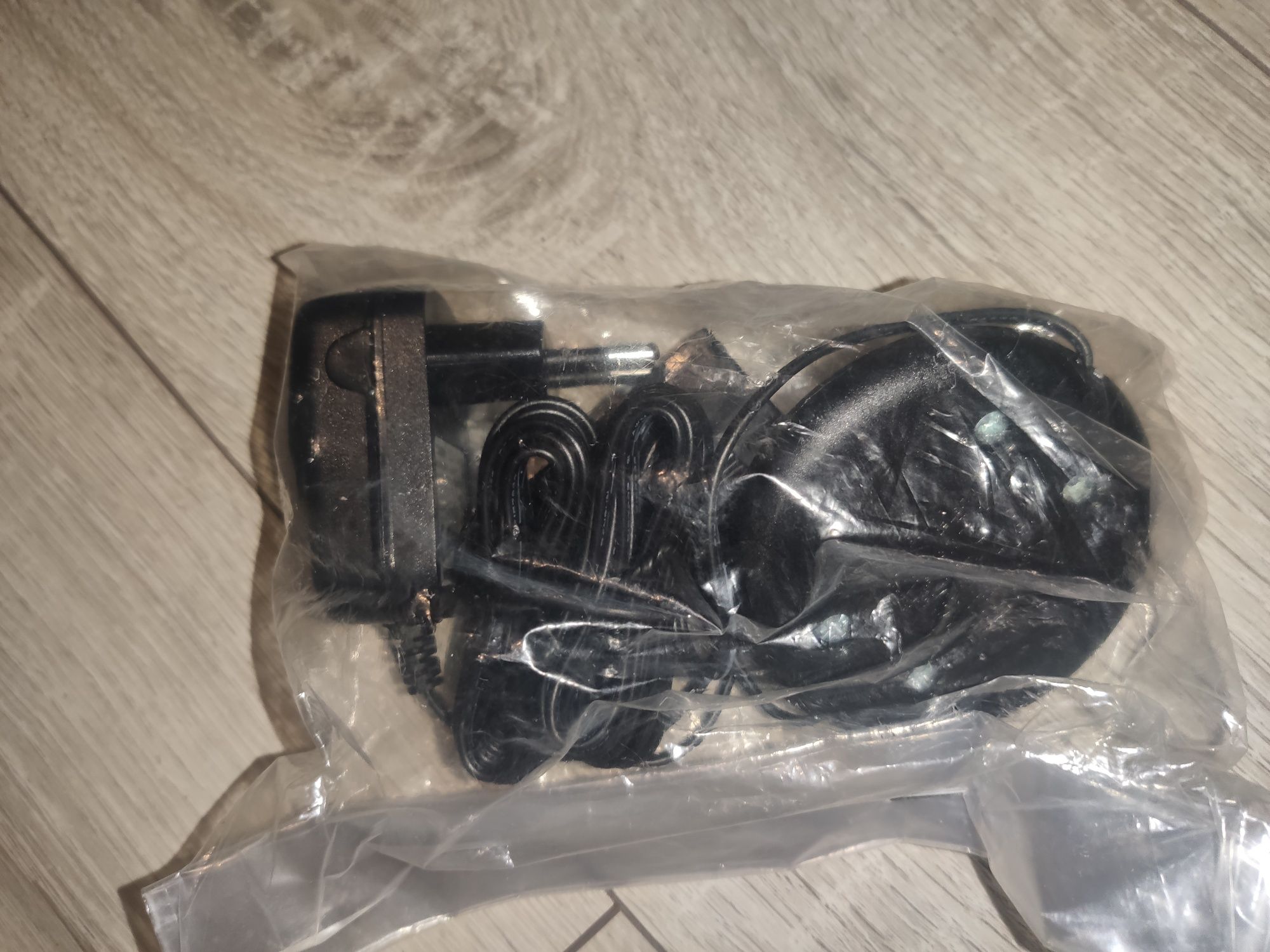 Zasilacz wtyczkowy impulsowy transformatorowy Zol do LED