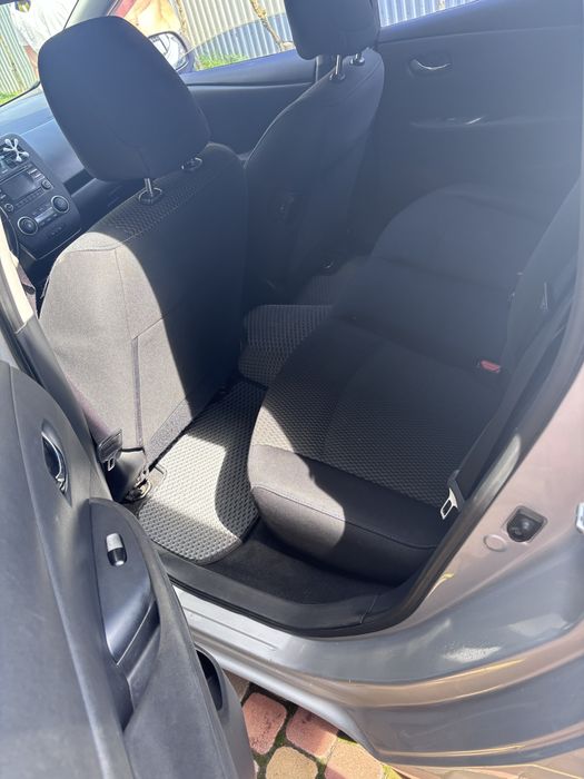 Nissan leaf ліф електричка