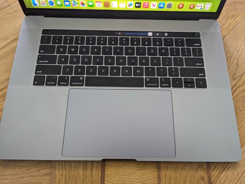 MacBook Pro 15", 2018, і7 (6 ядер), 16/512 ГБ, ідеал.