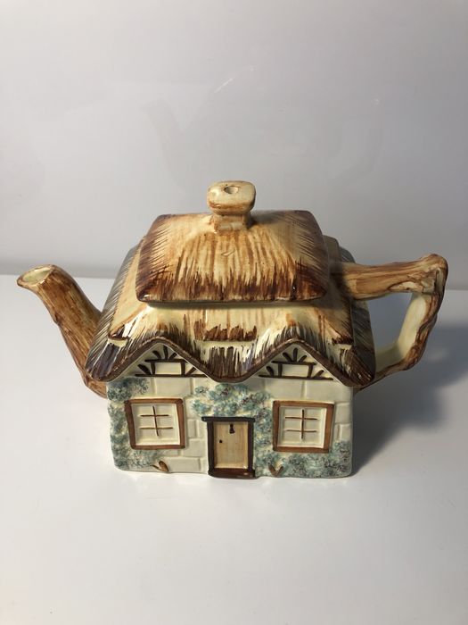 Angielski dzbanek porcelanowy