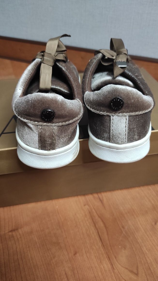 Велюровые кеды сникерсы от steve madden, размер 36
