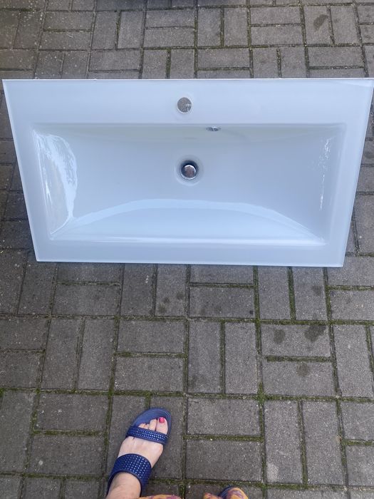 Zestaw łazienkowy , szafka wisząca z pumywalką