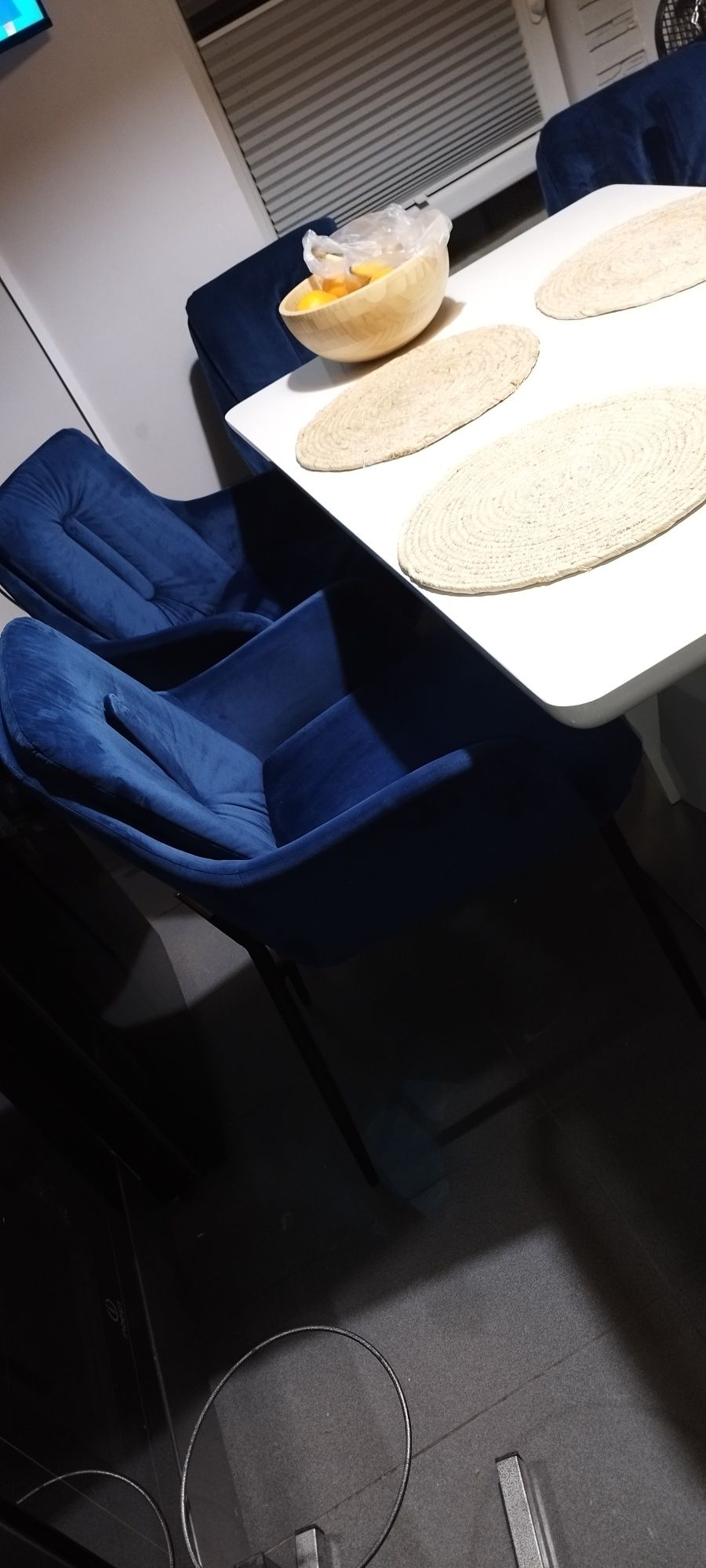 Stół biały połysk rozkładany i krzesła