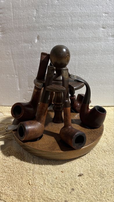 Lindos cachimbos com suporte em madeira