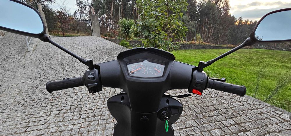 Mota Peugeot Kisbee 4T 50CC Novo 221km Preta
