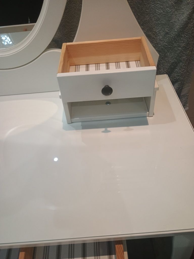Sprzedam toaletkę ikea