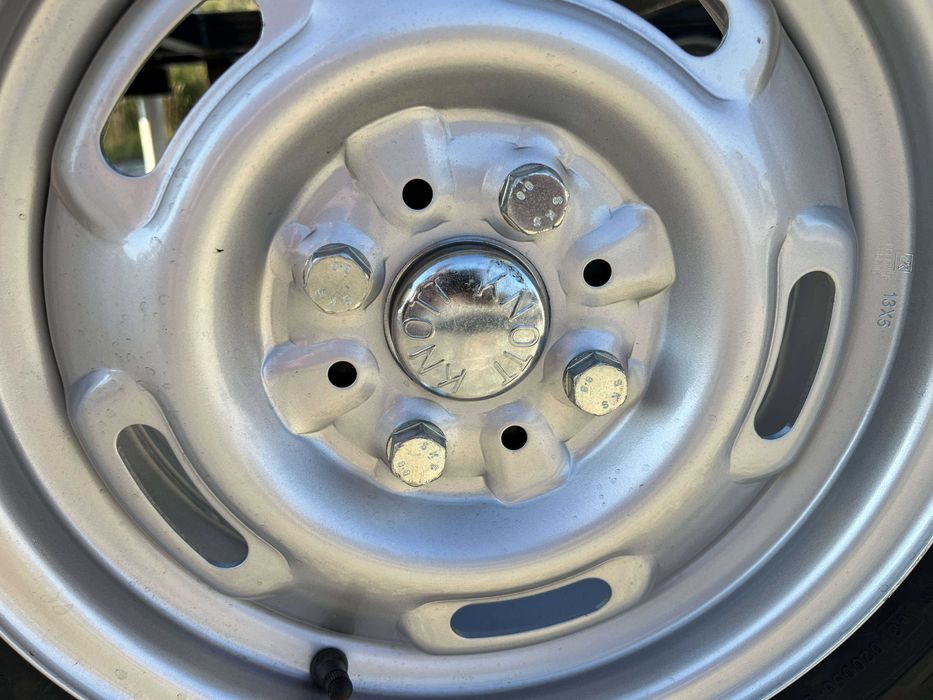 Прицеп для генератора двохвісний без гальм з опорами.