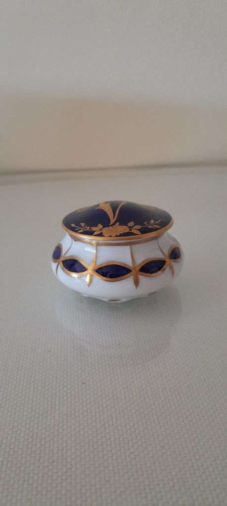 Caixa de porcelana pintada à mão