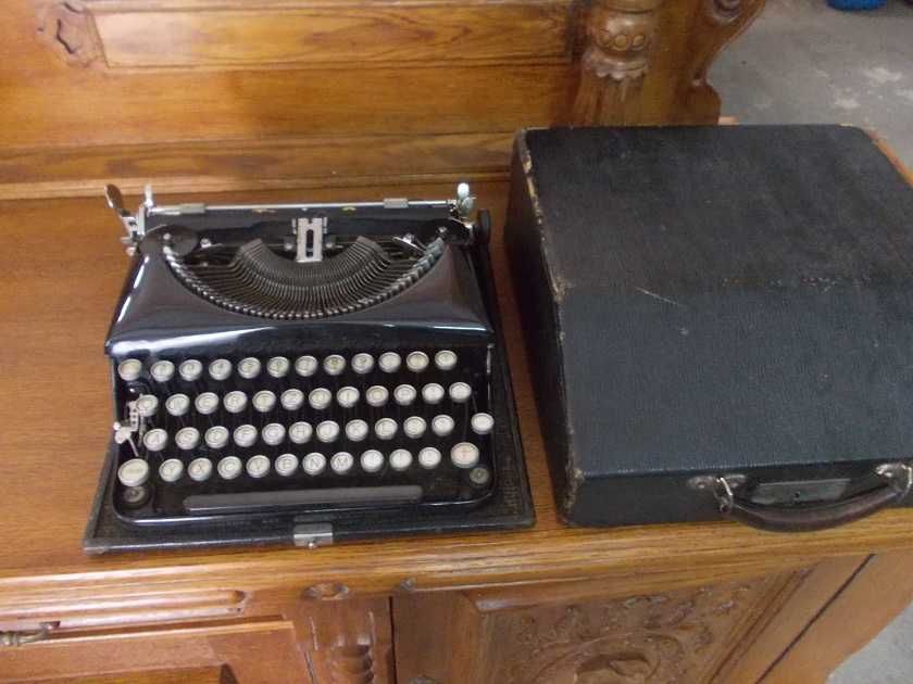 Zabytkowa przedwojenna maszyna do pisania Torpedo