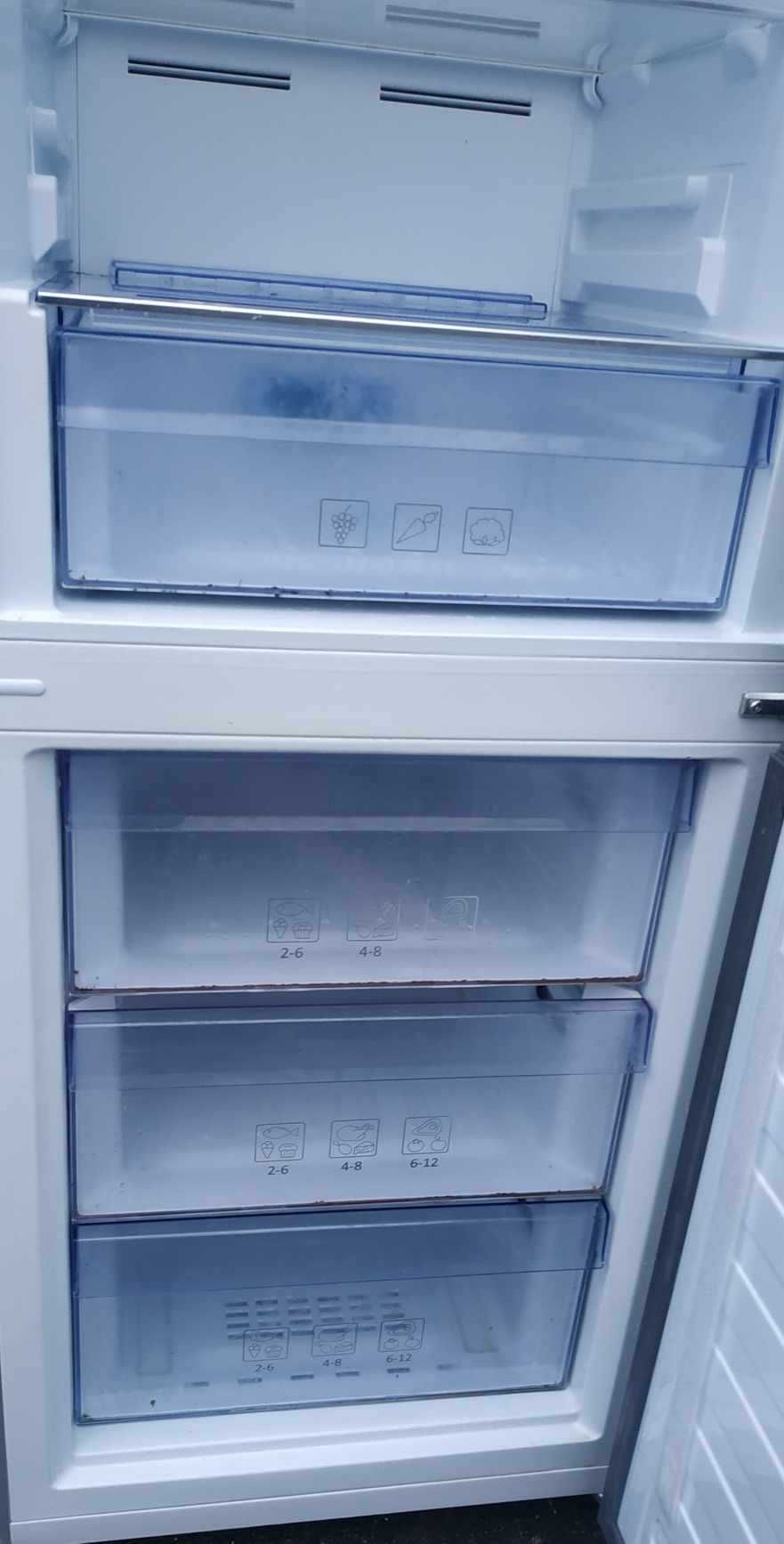 Szuflada dolna do Indesit lodówko zamrażarka.