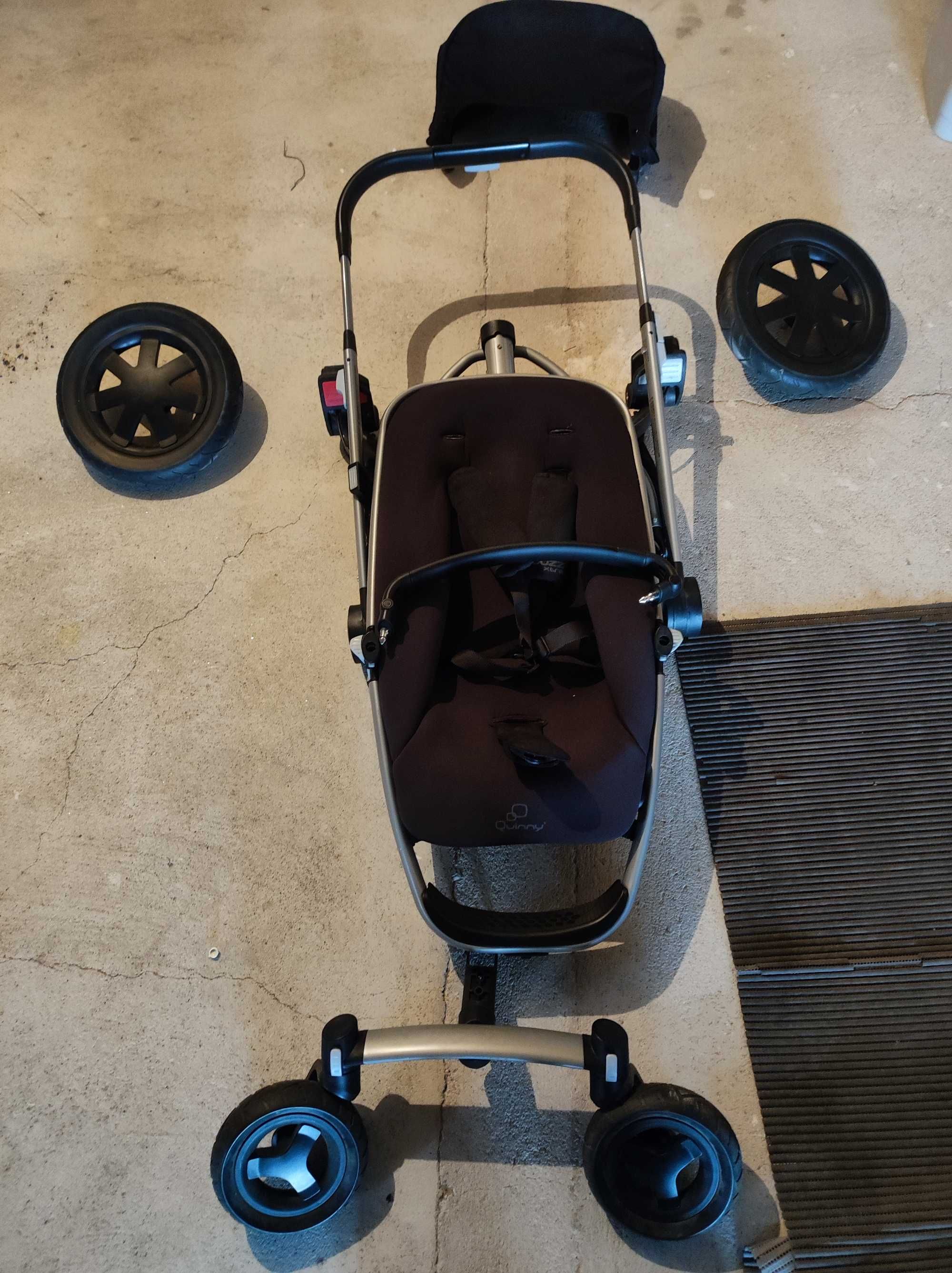 Carrinho de passeio Quinny Buzz xtra + ovo Bebeconfort Pebble Plus