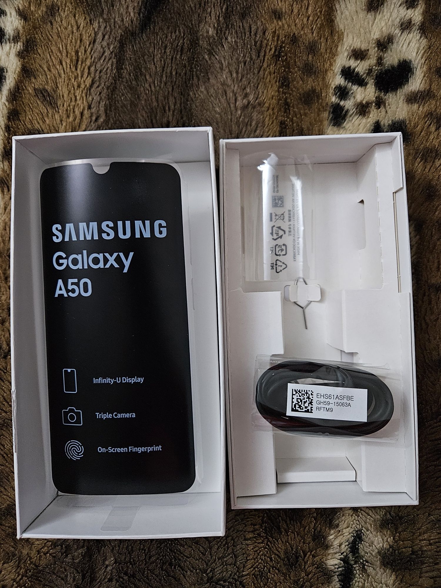 Samsung A50, bardzo dobry stan, granatowy