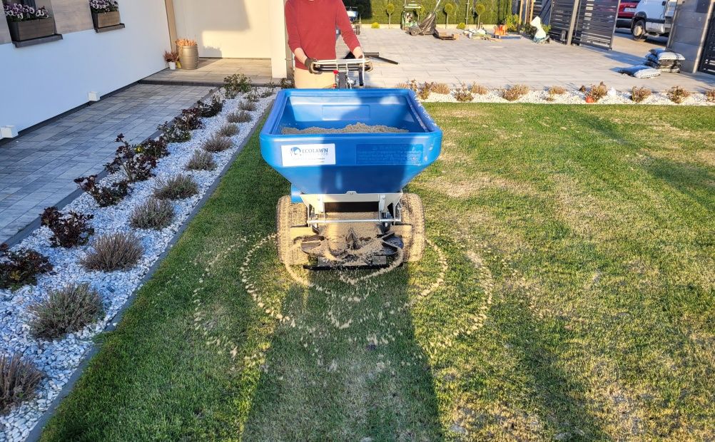 Wynajem Aeratora Aerator tłokowy, rurkowy Aeracja trawników piaskowani