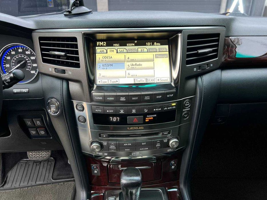 Lexus LX 570 AT 2011