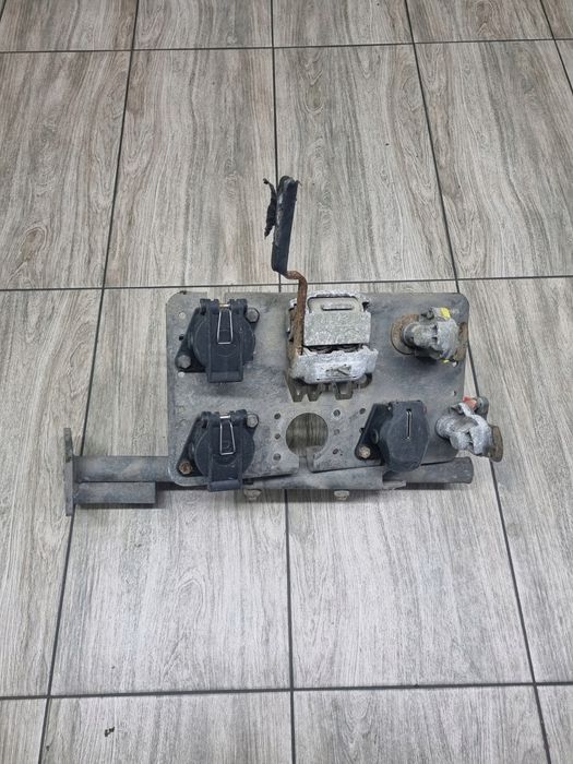 Mocowanie Uchwyt Gniazd przyłączeniowych Volvo FH FM Renault Dxi…