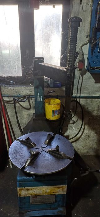 Máquina de montar/desmontar pneus ligueiros - Bom Estado