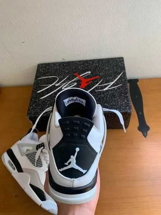 "Buty koszykówki" Jordan_4_Retro_military_black_R.42