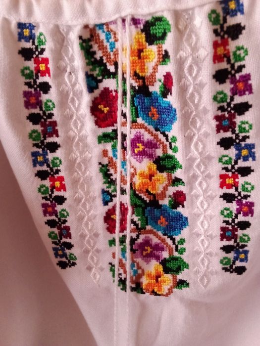 Вишита сукня для дівчаток 10-14 років,зріст 140-160 сантиметрів.
