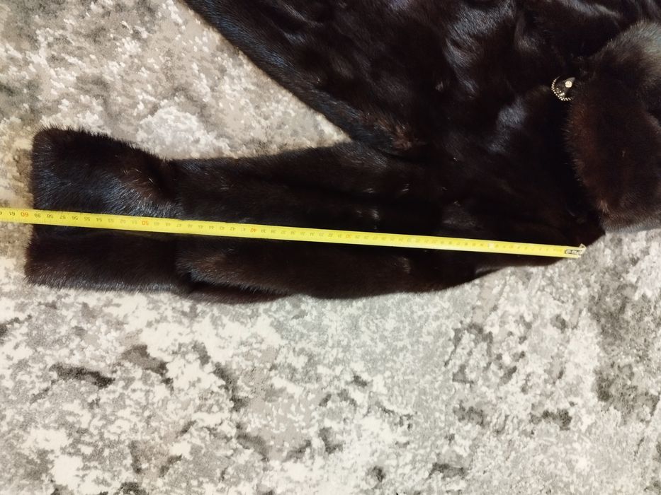 Продаю норковую шубу, в хорошем состоянии, мех плотный, не сыпится.