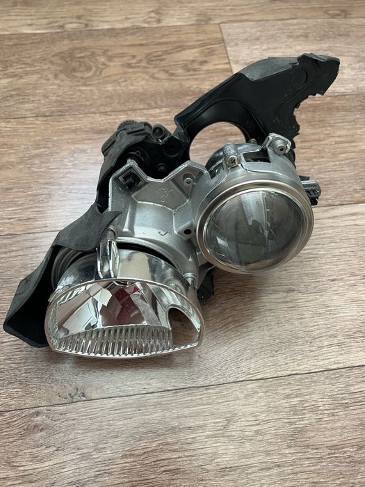 Фара передня права на запчастини Мазда 3 бк