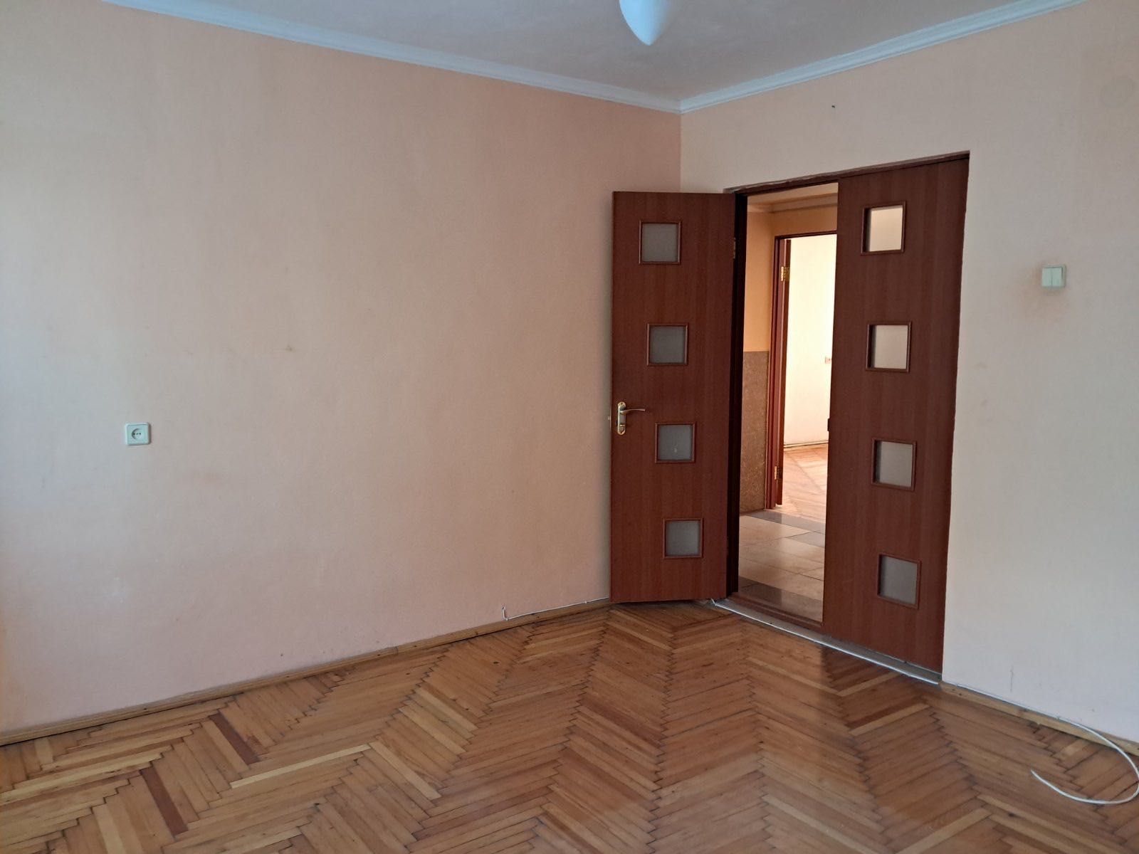 Продажа 2-х кімнатної квартири, Свалява вулиця Менделеєва.