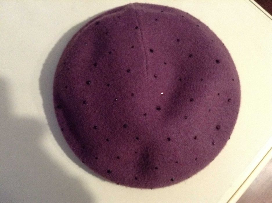 Женский демисезонный берет со стразами