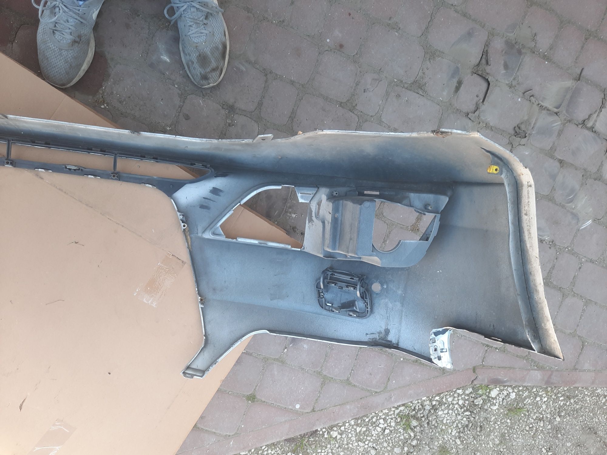 Zderzak a4 b8 lift uszkodzony