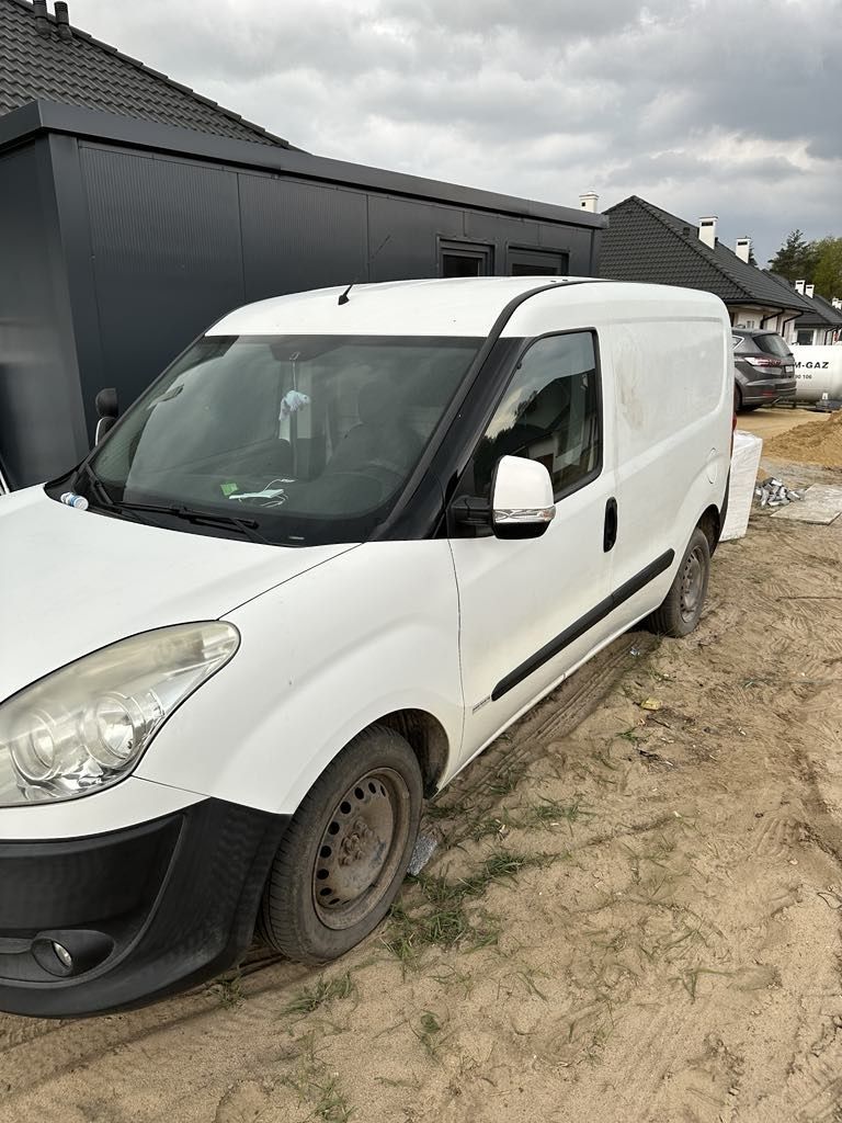 FIAT DOBLO CARGO 1.3 M-jet MR`10 E5 2,3t Base 2011  277500KM