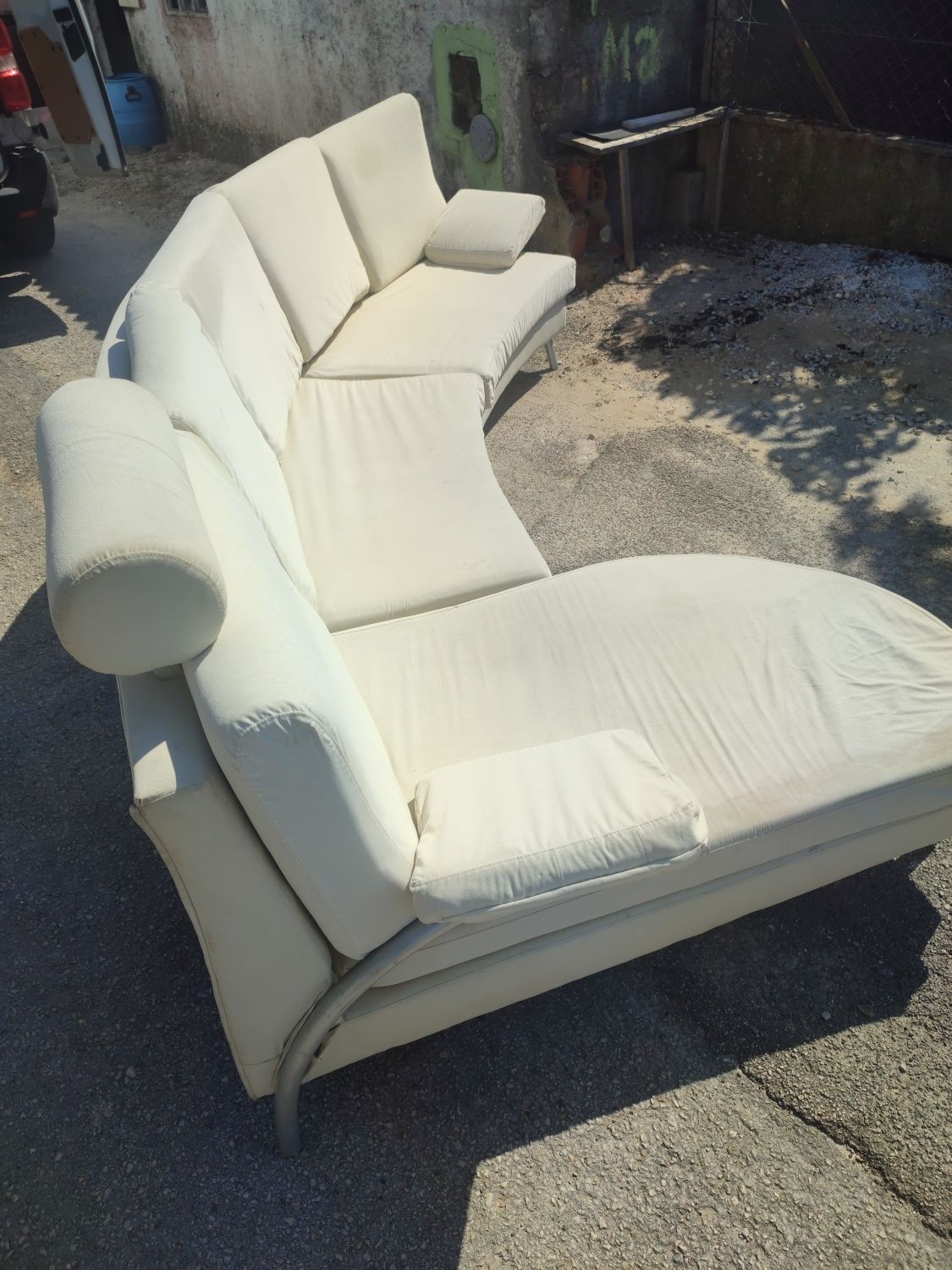 Sofá com chaise long