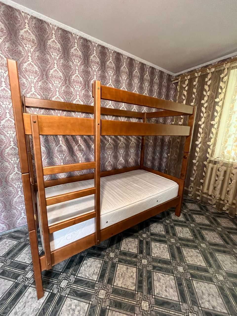 Ліжко двохярусне дерев'яне