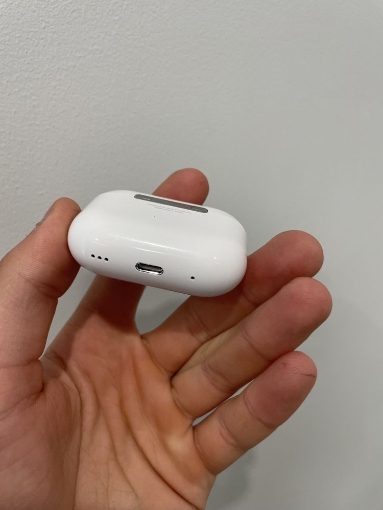 Навушники Apple AirPods Pro на гарантії+ кабель зарядки Lightning