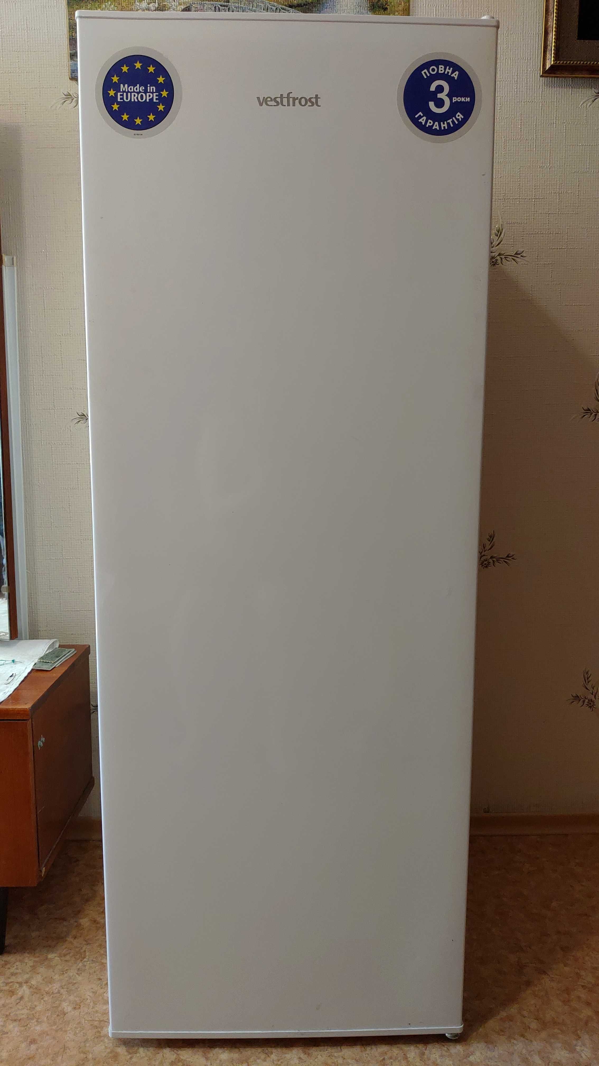 Морозильна камера Vestfrost CMFN 144 W