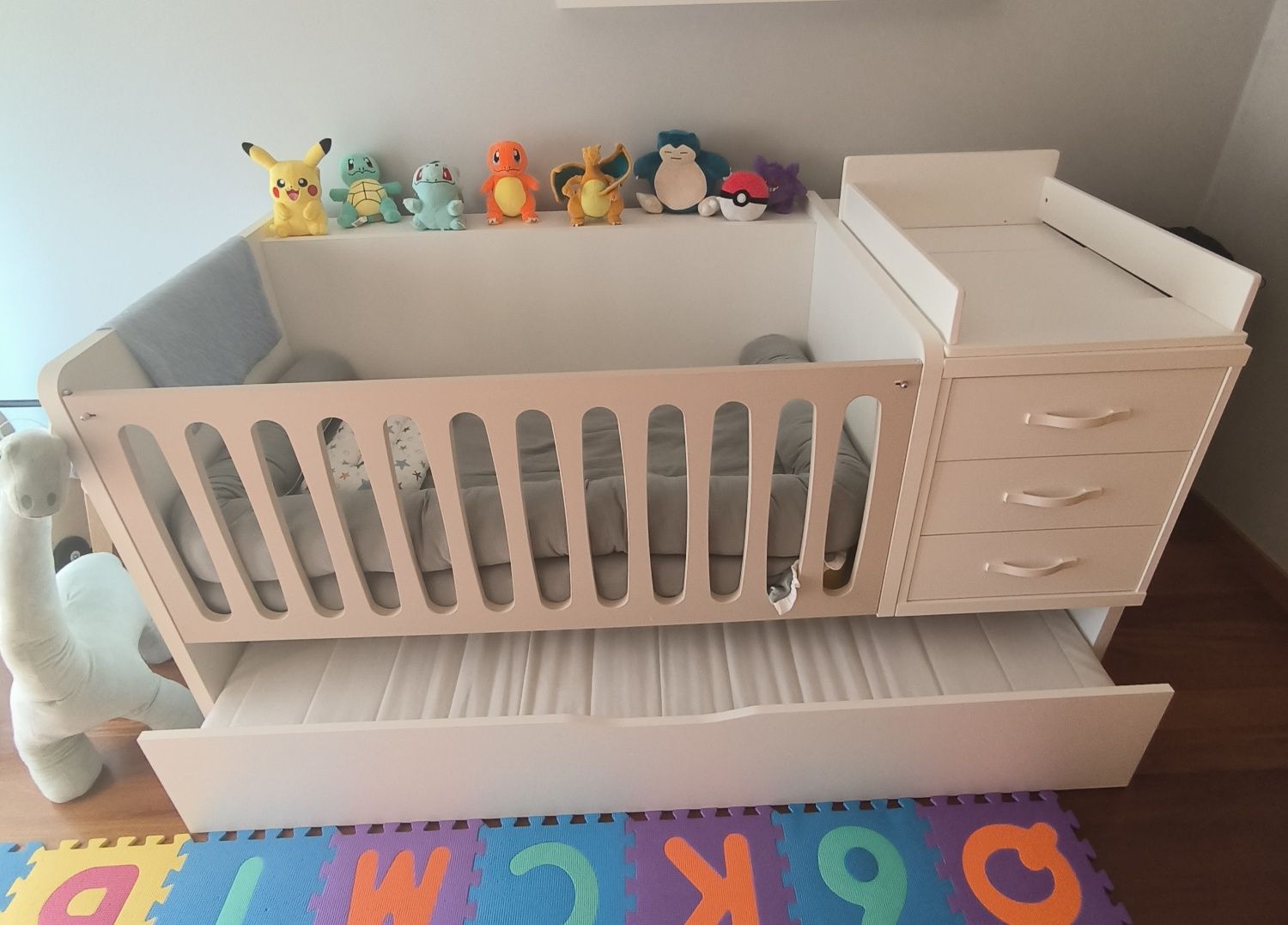 Berço infantil com cama conversível