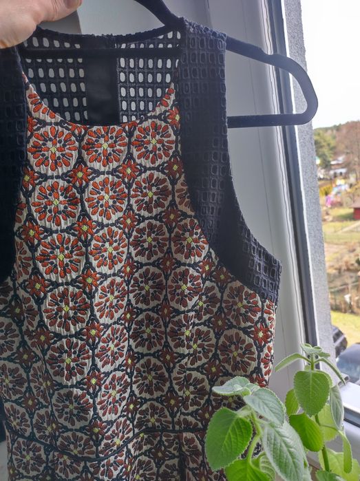 Krótka sukienka na wesele H&M rozmiar XS 34
odkryte plecy wizytowa