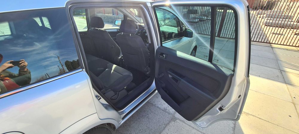 Opel Zafira B 2011 читайте опис