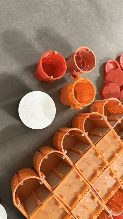 Zestaw puszek elektrycznych - komplet plus gratisy