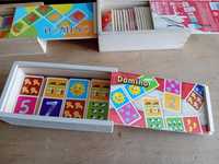 Domino dla dzieci w drewnianych pudełkach zestaw