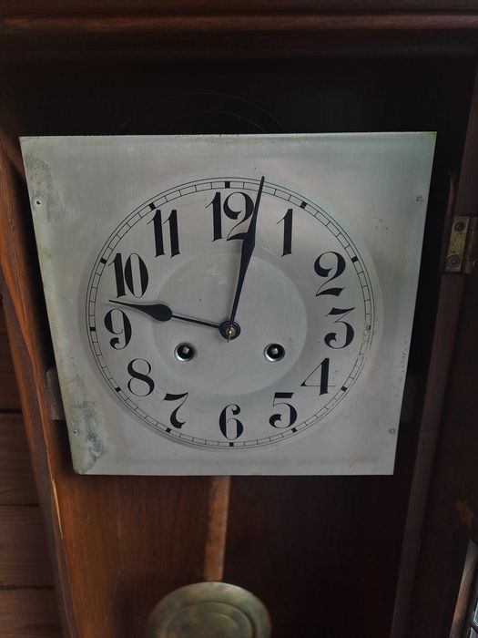 Stary Zegar retro vintage wiszący z wahadłem w dobrym stanie sprawny