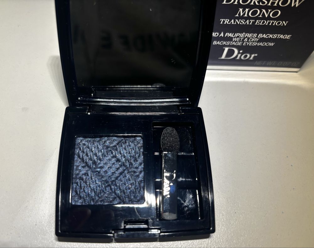 Granatowy cień Dior Mono nr 261