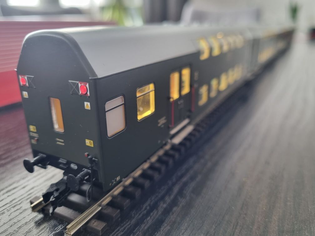 HRS4227 Oświetlony Full DCC Zestaw wagonów piętrowych PKP H0