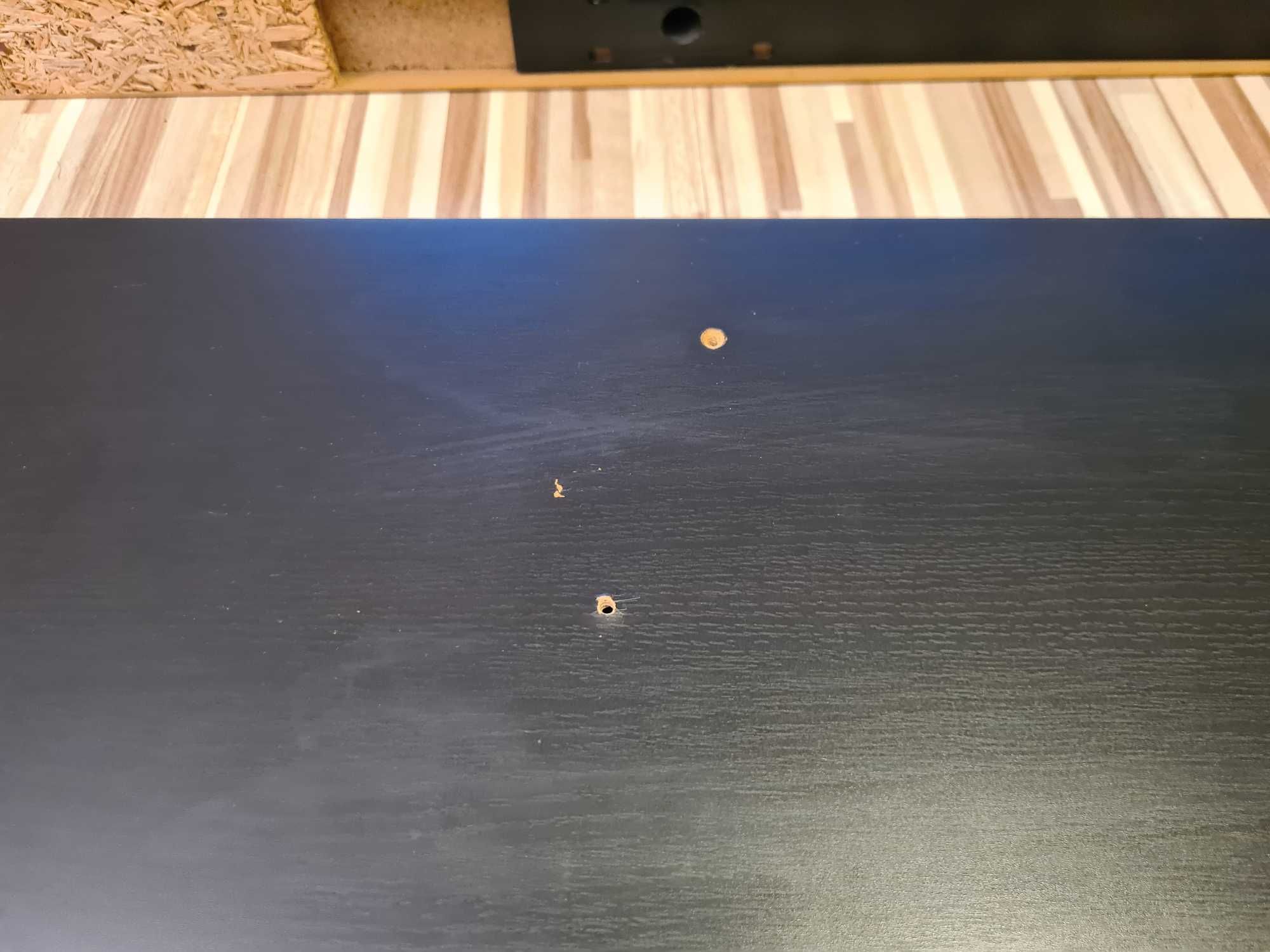 Trzy czarne półki Ikea Lack o wymiarach 110cm x 26cm x 5cm