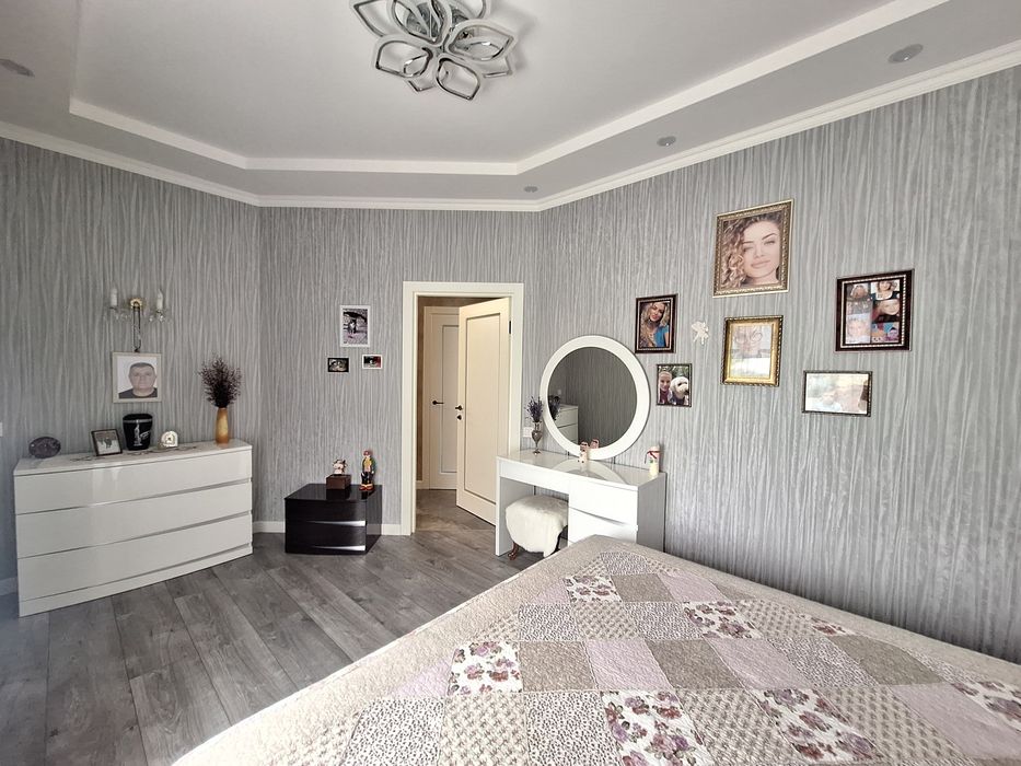 Будинок 110м з каміном  +5соток , гараж, госпблок, навіс в Борисполі
