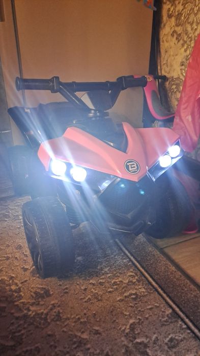 Дитячий квадроцикл для дівчинки