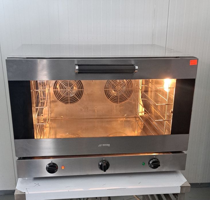 Конвекційна піч Smeg
