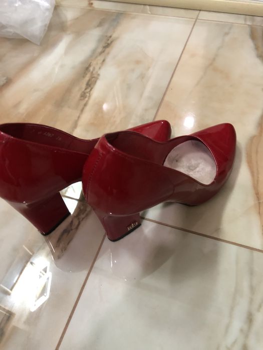 Туфлі жіночі червоного кольору