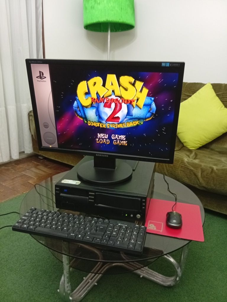 Computador para jogos e trabalho com disco amovivel